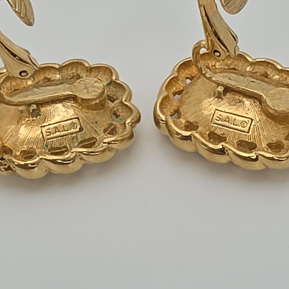 Vintage SWAROVSKI Signed Earrings Green Crystal 18k Yellow Gold Plate Clip-On - Picture 10 of 13